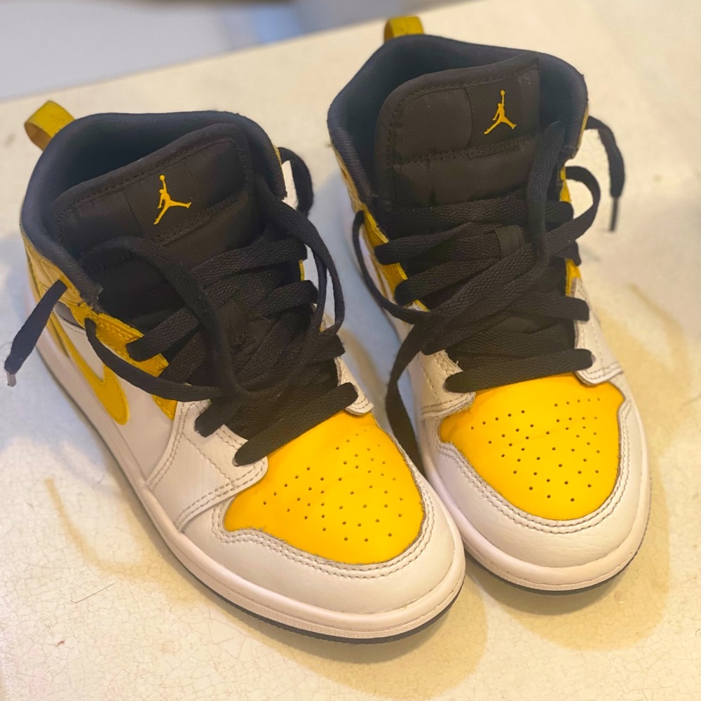 Yellow / black / white RETRO Jordan 1